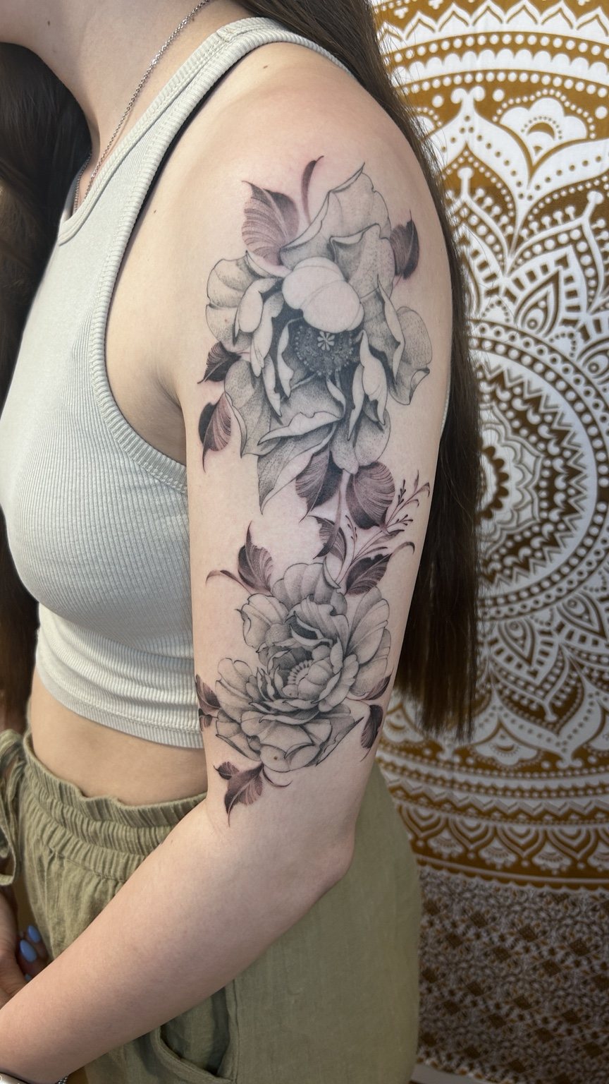 Florales Tattoo am Arm